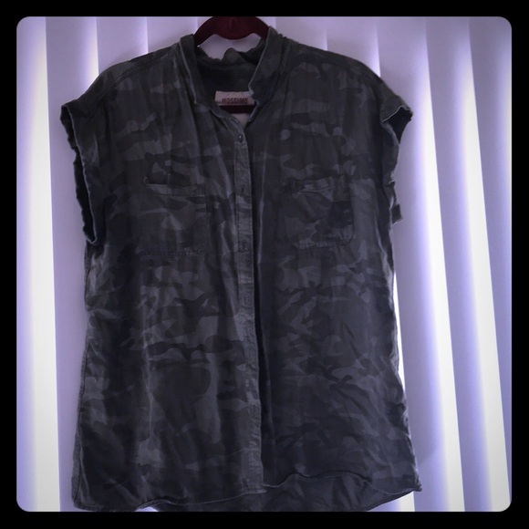 Button down - Picture 3 of 3